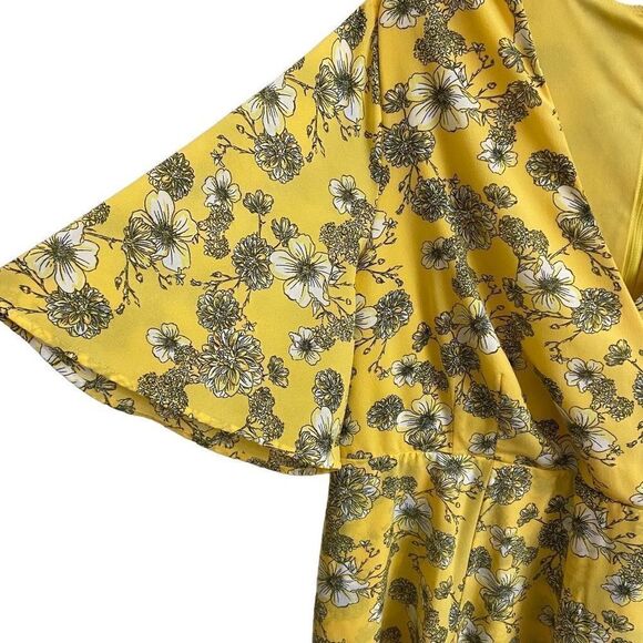 Torrid Yellow Floral Faux Wrap Dress Short Flowy Sleeves Size 20 - Picture 3 of 6